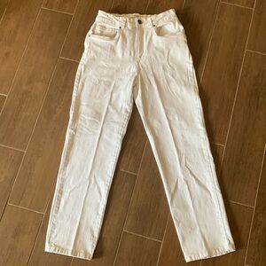 Sexy white denim women’s jeans by COTTON:ON. US size 6. Stretch straight leg.